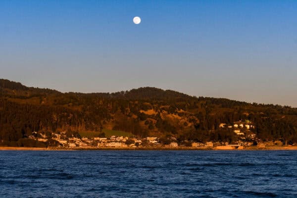 moonrise in half moon bay